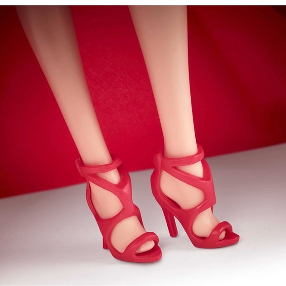 Barbie Signature 2022 Holiday Doll - Picture 4 of 6